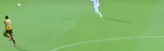 华体会官方-巅峰不再！34岁内马尔冲刺画面引发热议，速度太慢救球不及